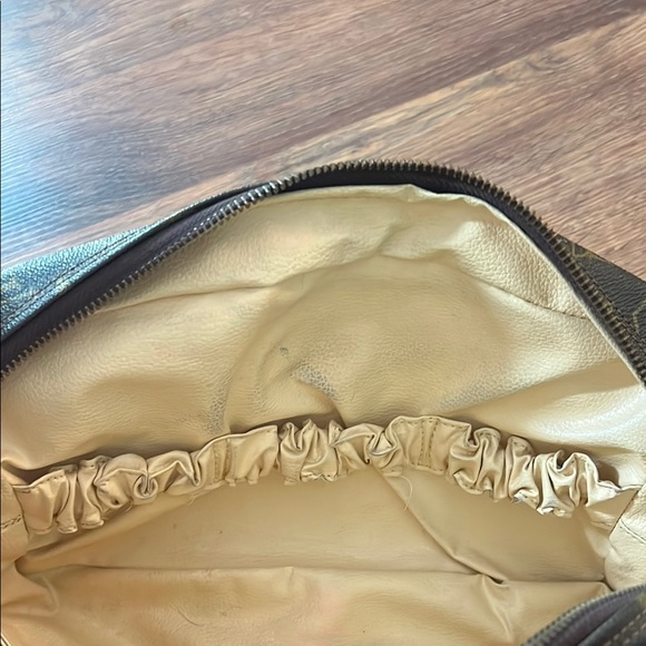 Louis Vuitton L Monogram Cosmetic Pouch - WITH Certificate of Authenticity - Picture 9 of 14
